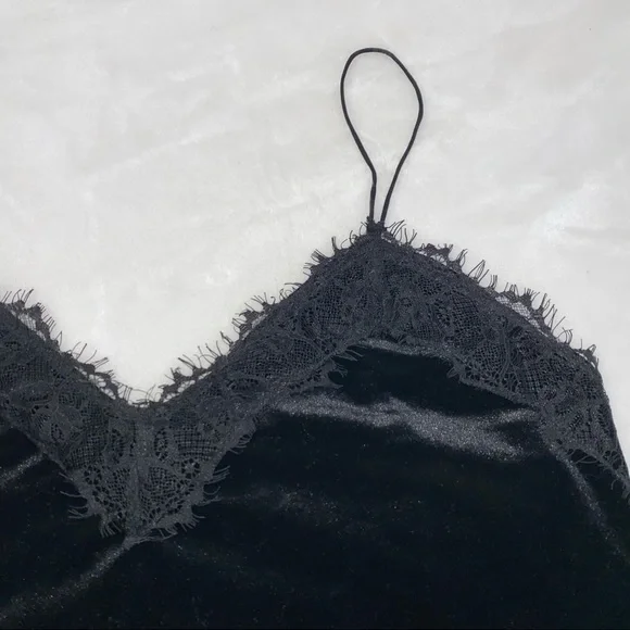 VELVET LACE TOP - Picture 2 of 6